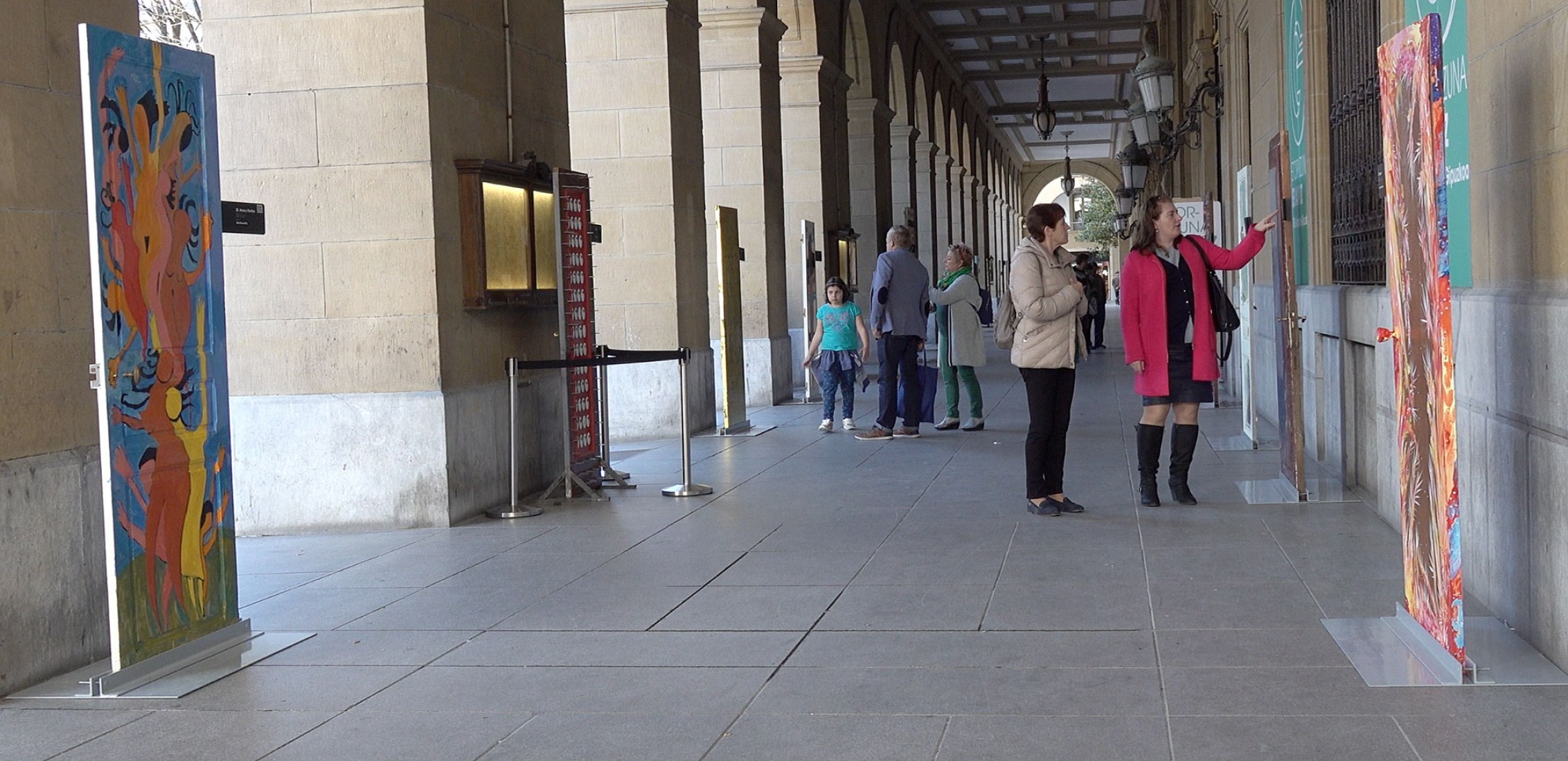 Vista de la exposición en la sede de la Diputación de Guipuzkoa.