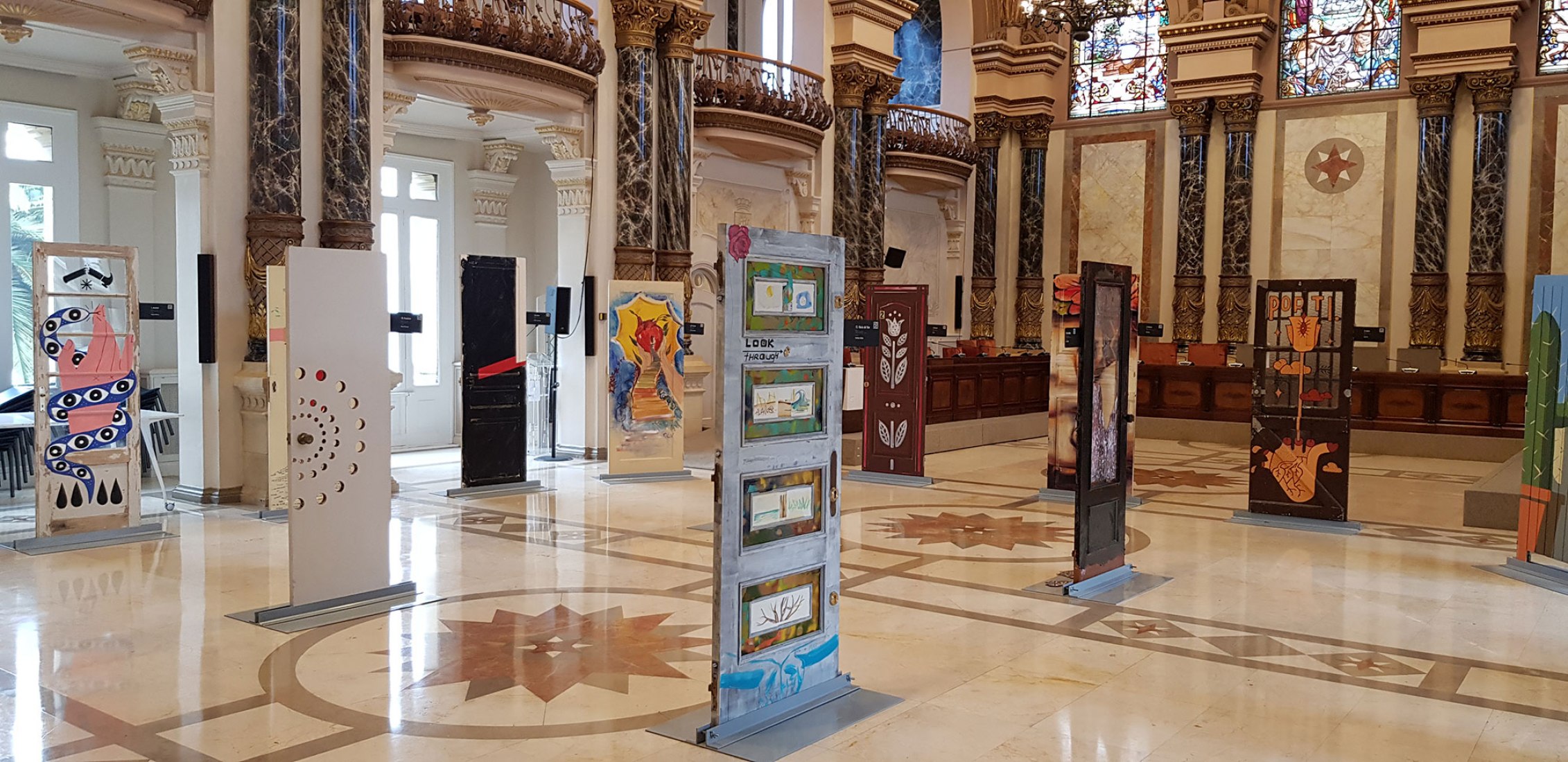 Vista de la exposición en el Ayuntamiento de Donostia / San Sebastián.