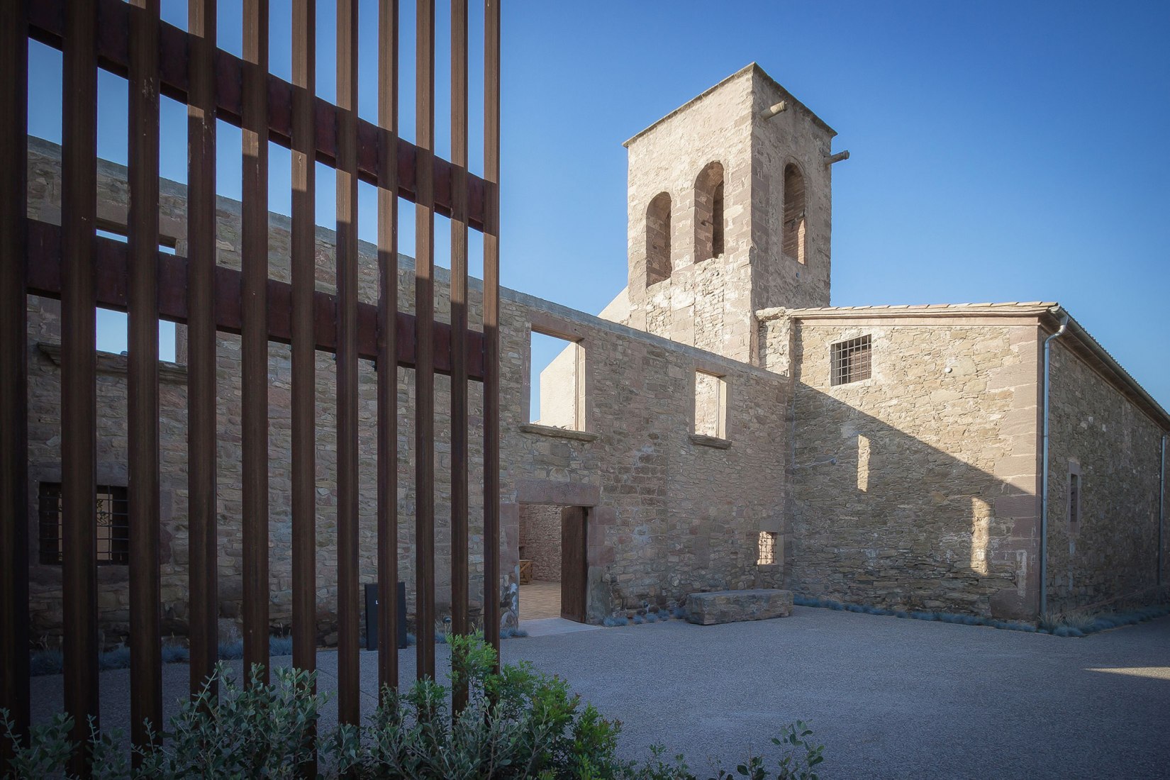 Rectoría de Godmar por Puig · Mir. Fotografía por Carles Puig.