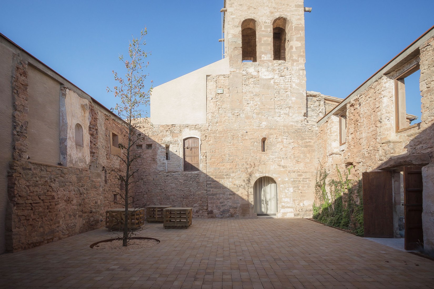 Rectoría de Godmar por Puig · Mir. Fotografía por Carles Puig.