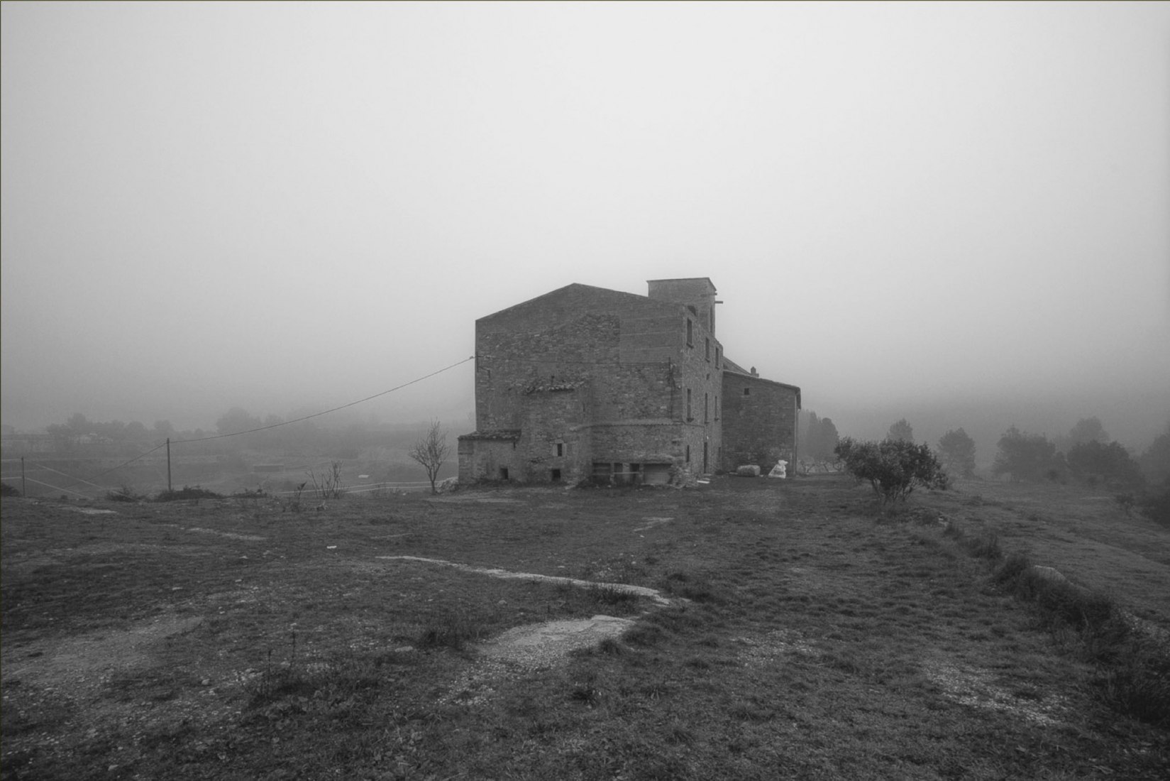El exterior antes de la remodelación. Rectoría de Godmar por Puig · Mir. Fotografía por Carles Puig.