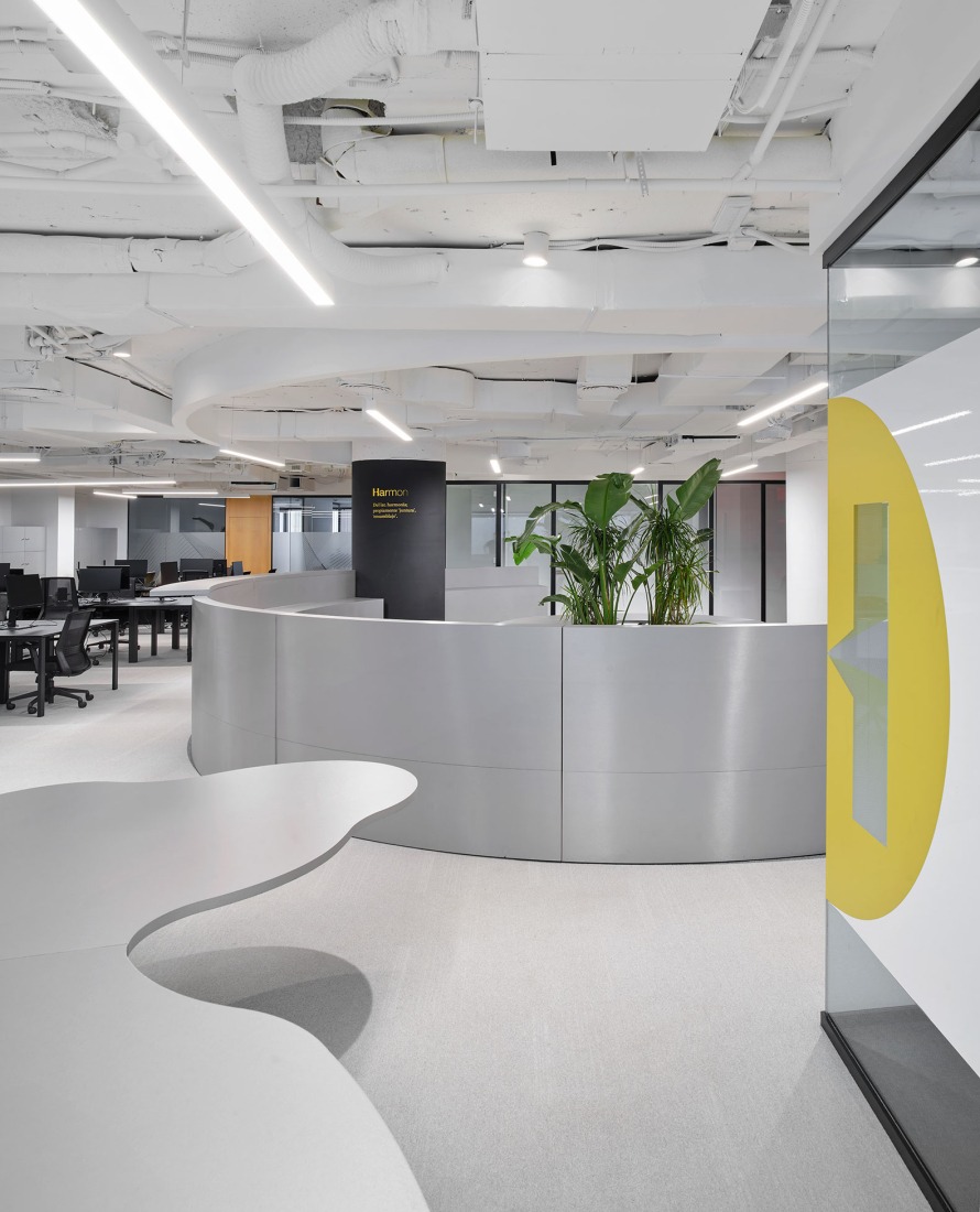 Office renovation on Serrano street by PULSO ESTUDIO. Photograph by José Hevia.