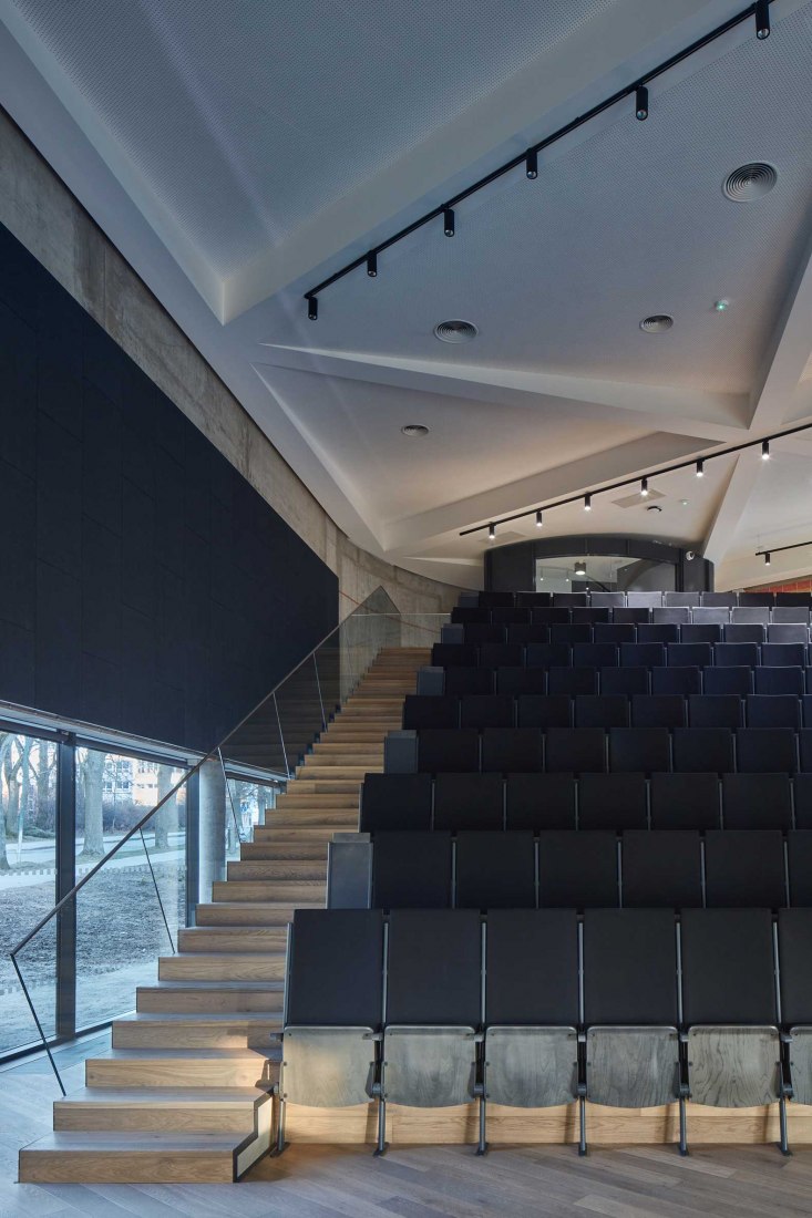 New lecture center VŠPJ by Qarta architektura. Photograph by BoysPlayNice