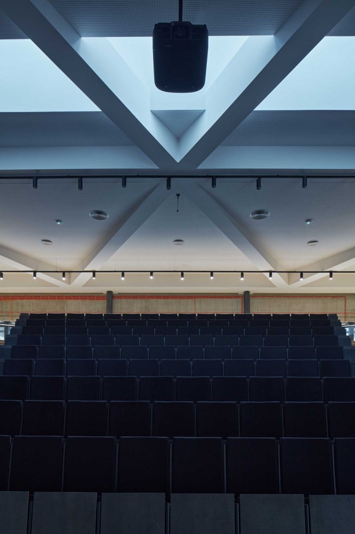 New lecture center VŠPJ by Qarta architektura. Photograph by BoysPlayNice