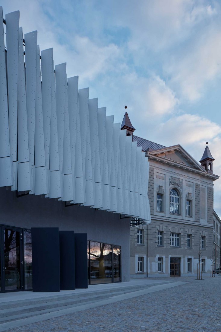 New lecture center VŠPJ by Qarta architektura. Photograph by BoysPlayNice