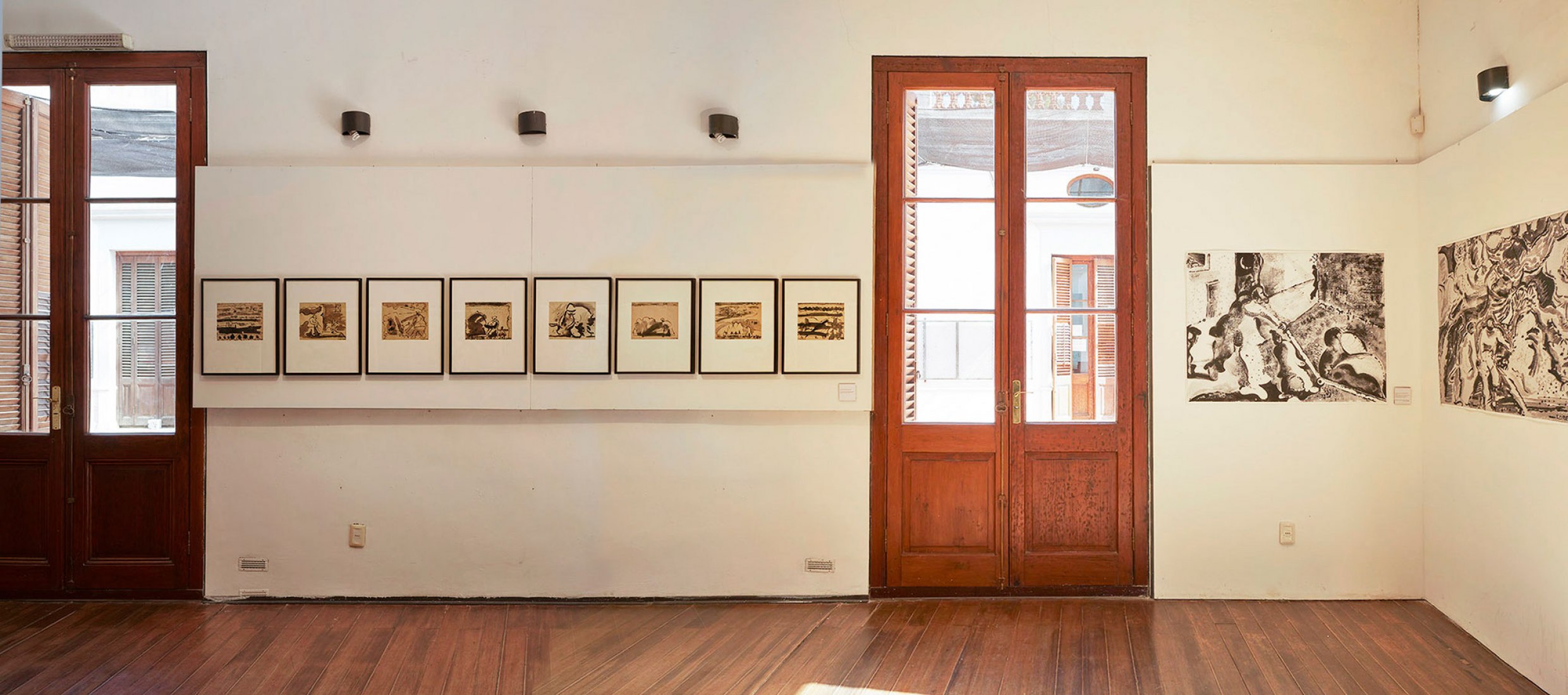 Vista de sala. «Del Terror. Uruguay 1973-1984» por Rafael Lorente. Fotografía por Alvaro Zinno.
