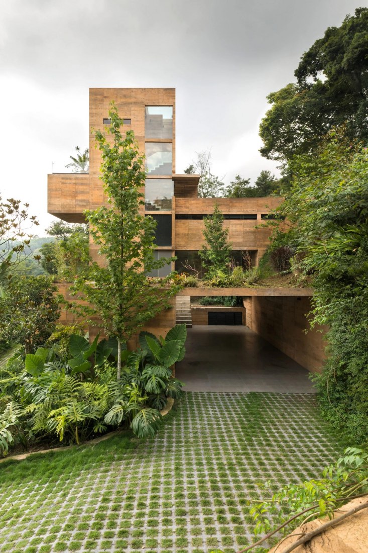 Zoncuantla apartments by Rafael Pardo. Photography by Onnis Luque.