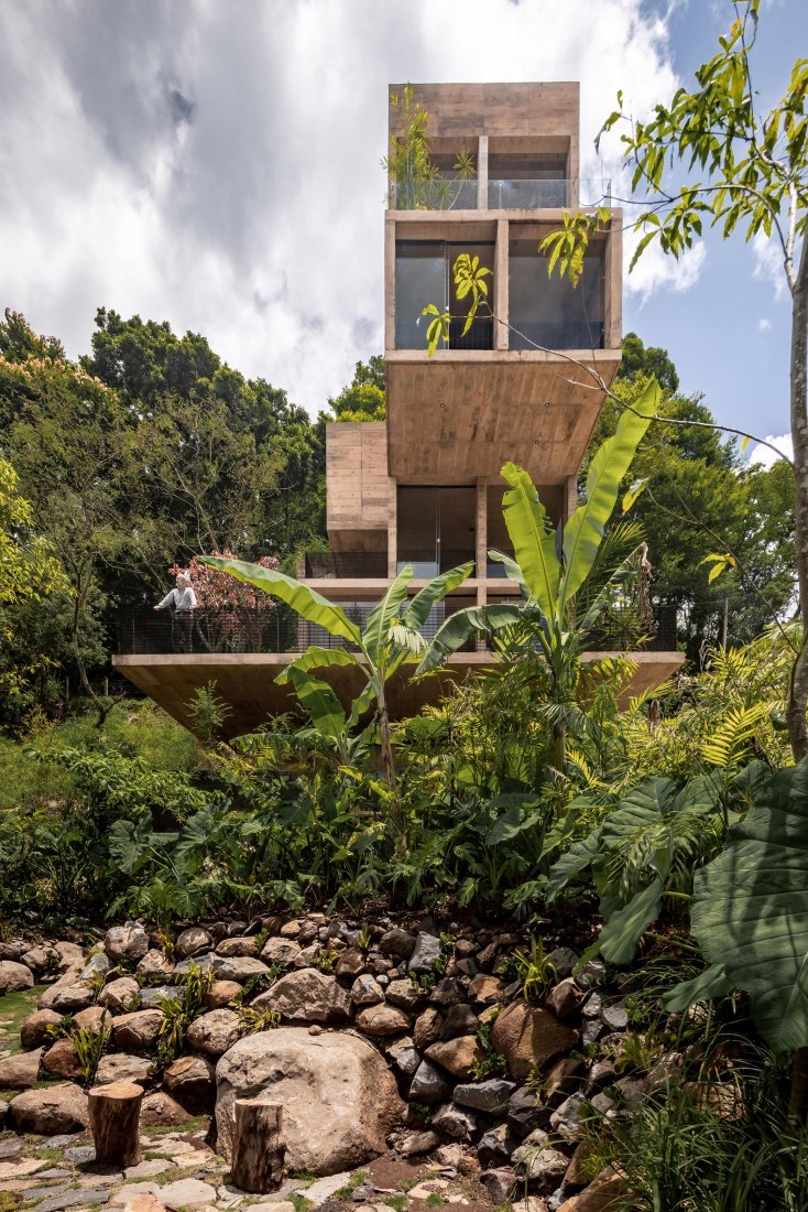 Zoncuantla apartments by Rafael Pardo. Photography by Onnis Luque.