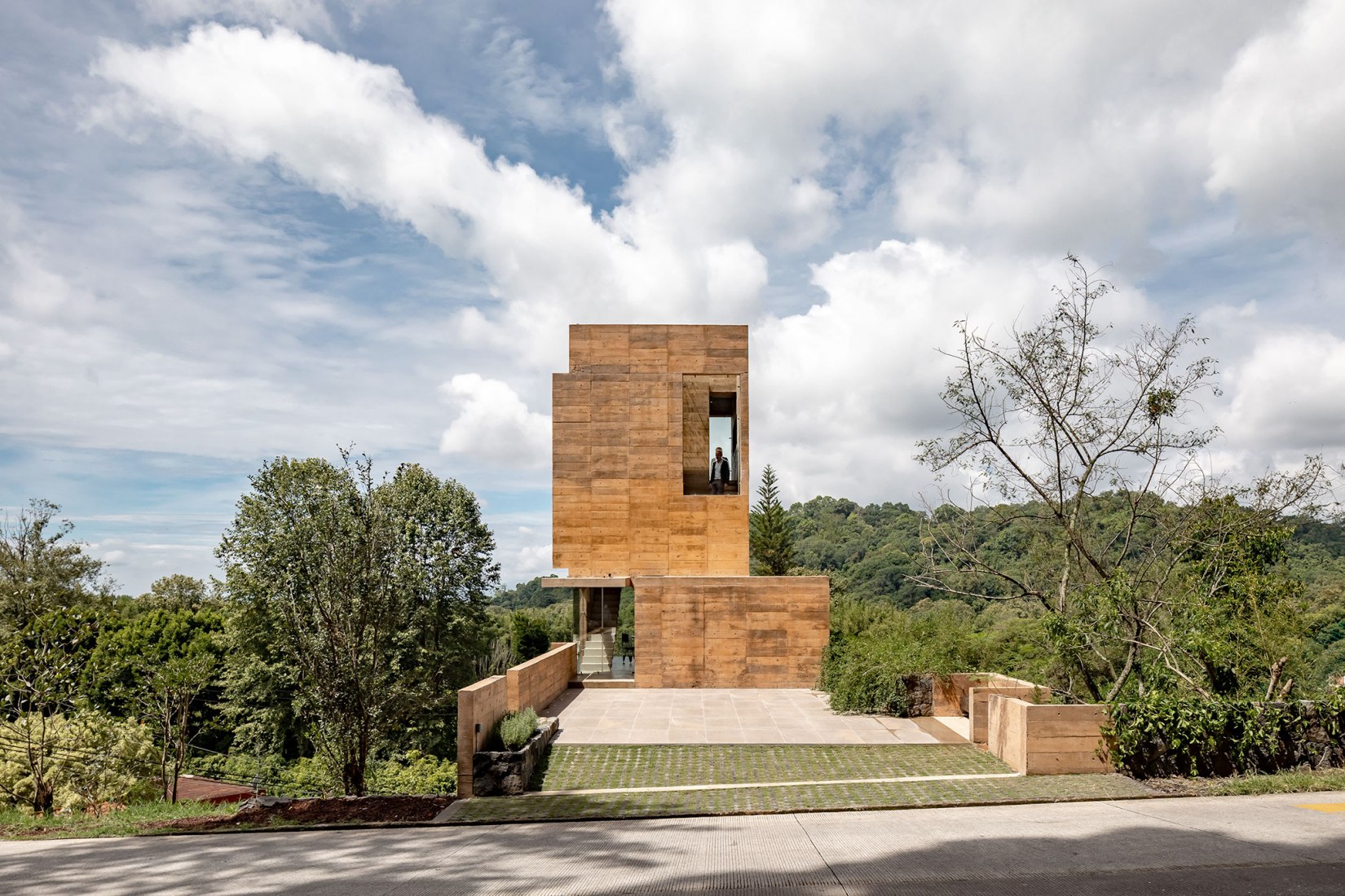 Onnis LuqueZoncuantla apartments by Rafael Pardo. Photography by Onnis Luque.