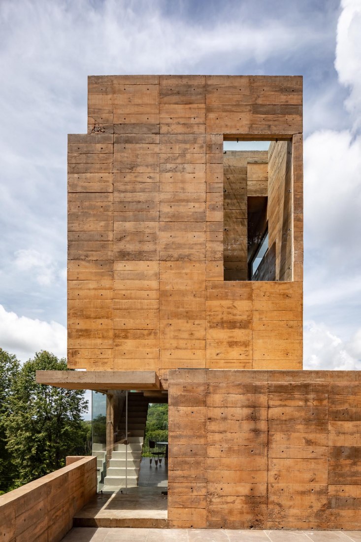 Zoncuantla apartments by Rafael Pardo. Photography by Onnis Luque.
