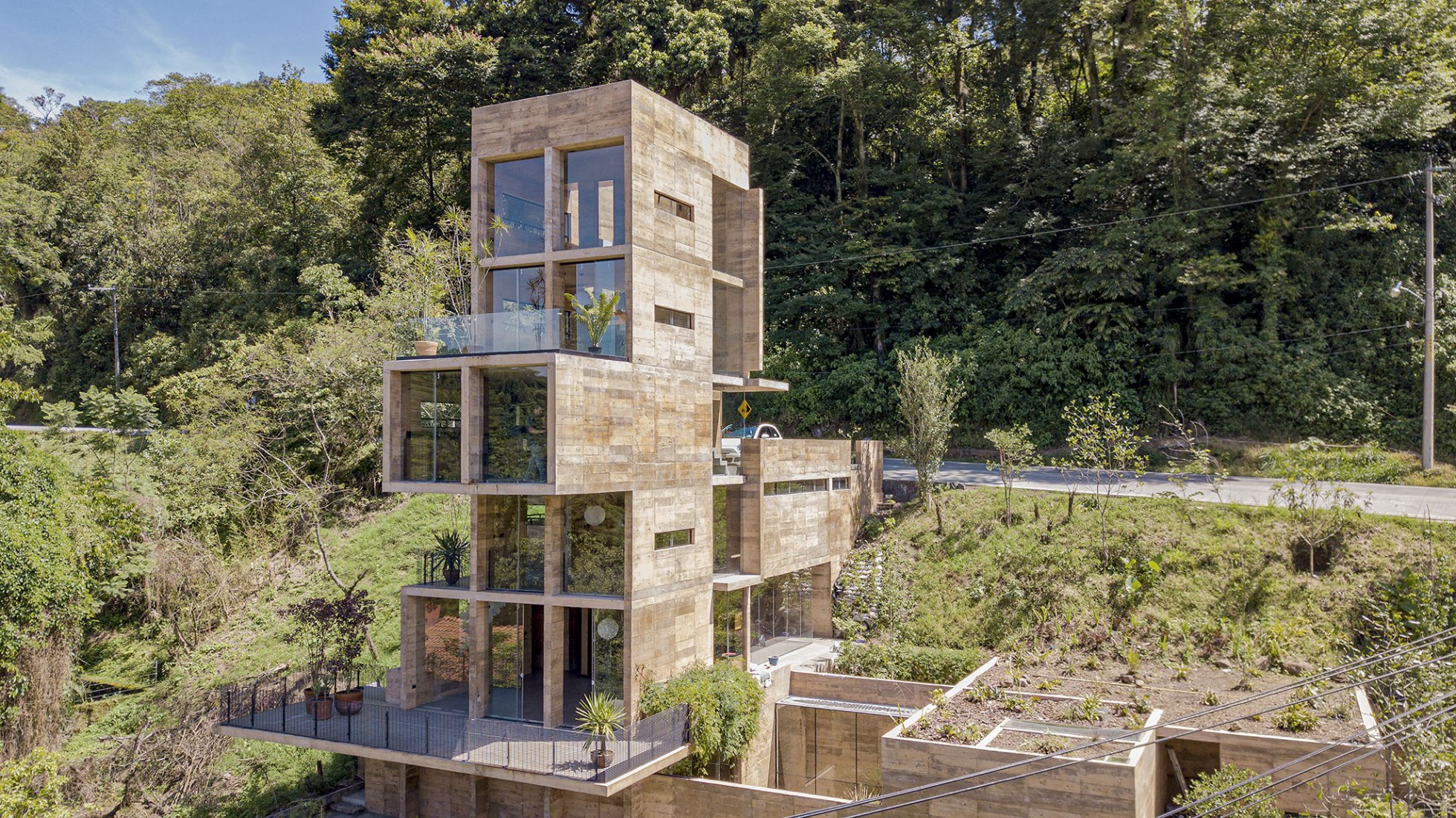 Zoncuantla apartments by Rafael Pardo. Photography by Naser Nader Ibrahim