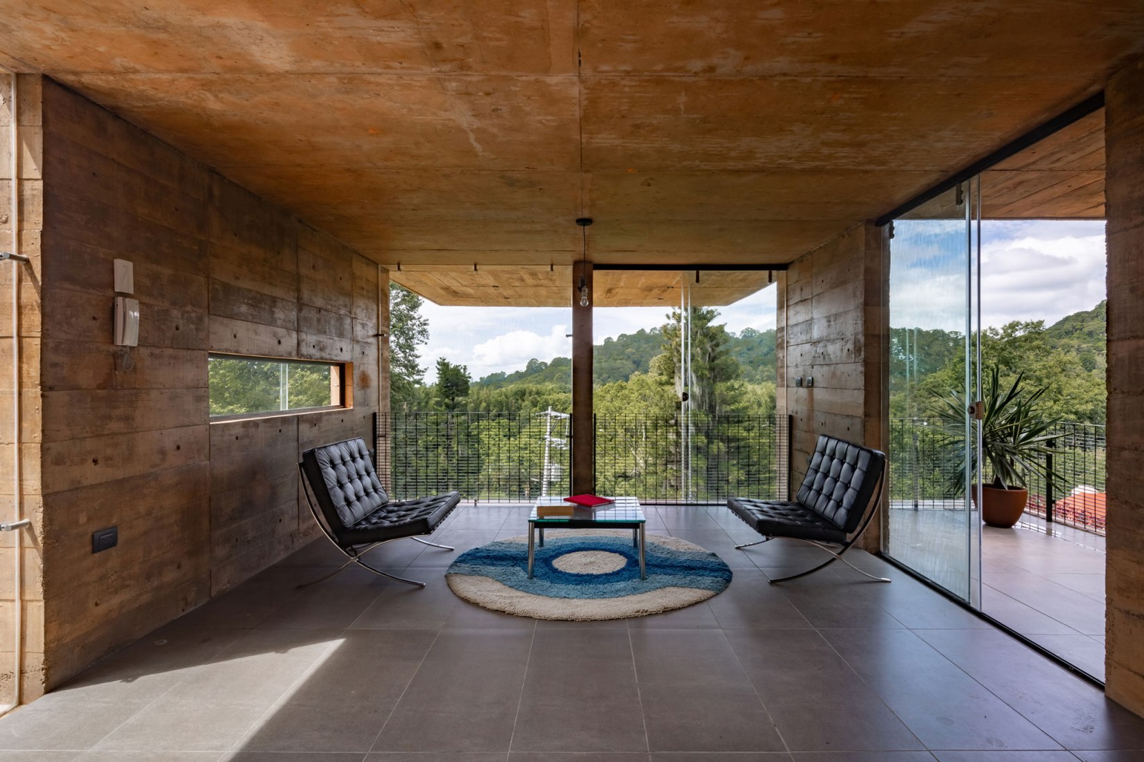 Zoncuantla apartments by Rafael Pardo. Photography by Onnis Luque.
