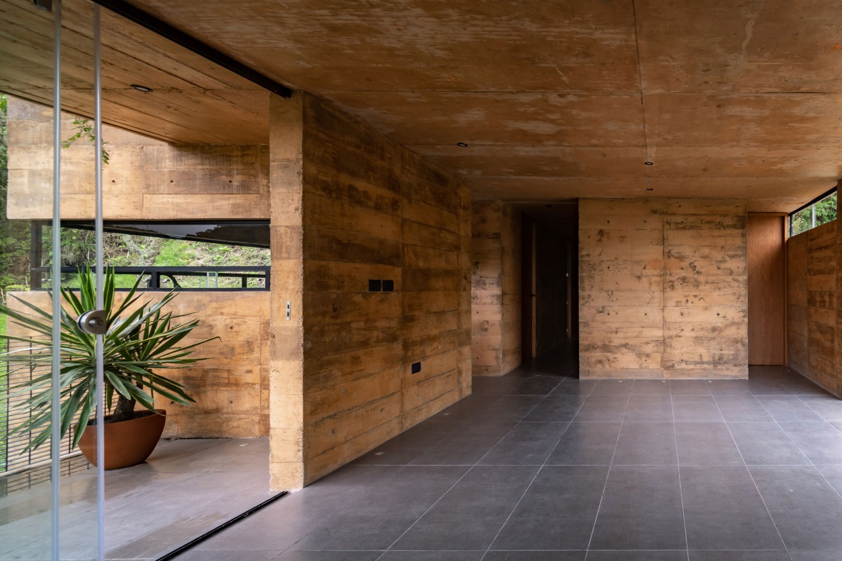 Zoncuantla apartments by Rafael Pardo. Photography by Onnis Luque.