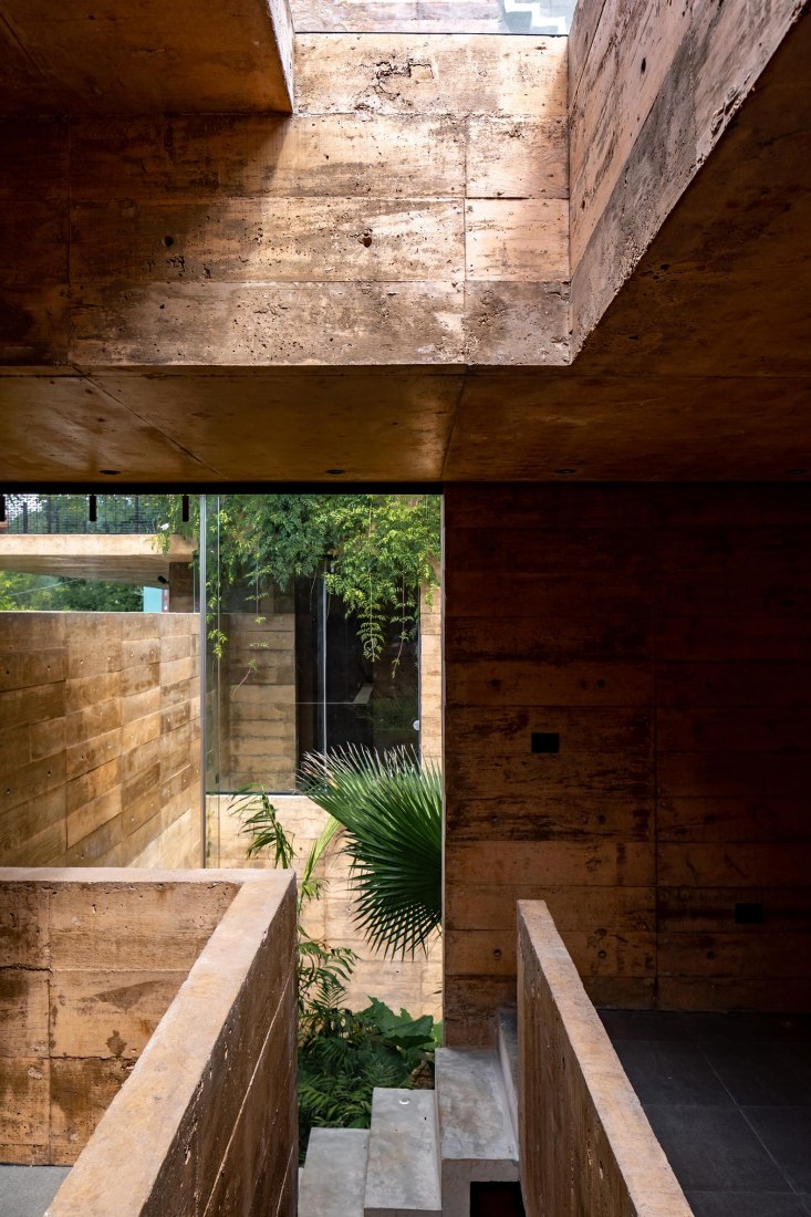 Zoncuantla apartments by Rafael Pardo. Photography by Onnis Luque.