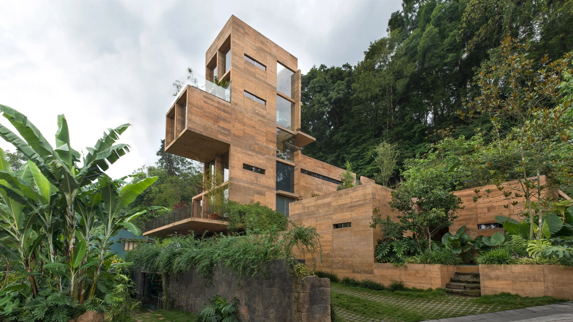 Zoncuantla apartments by Rafael Pardo. Photography by Onnis Luque.