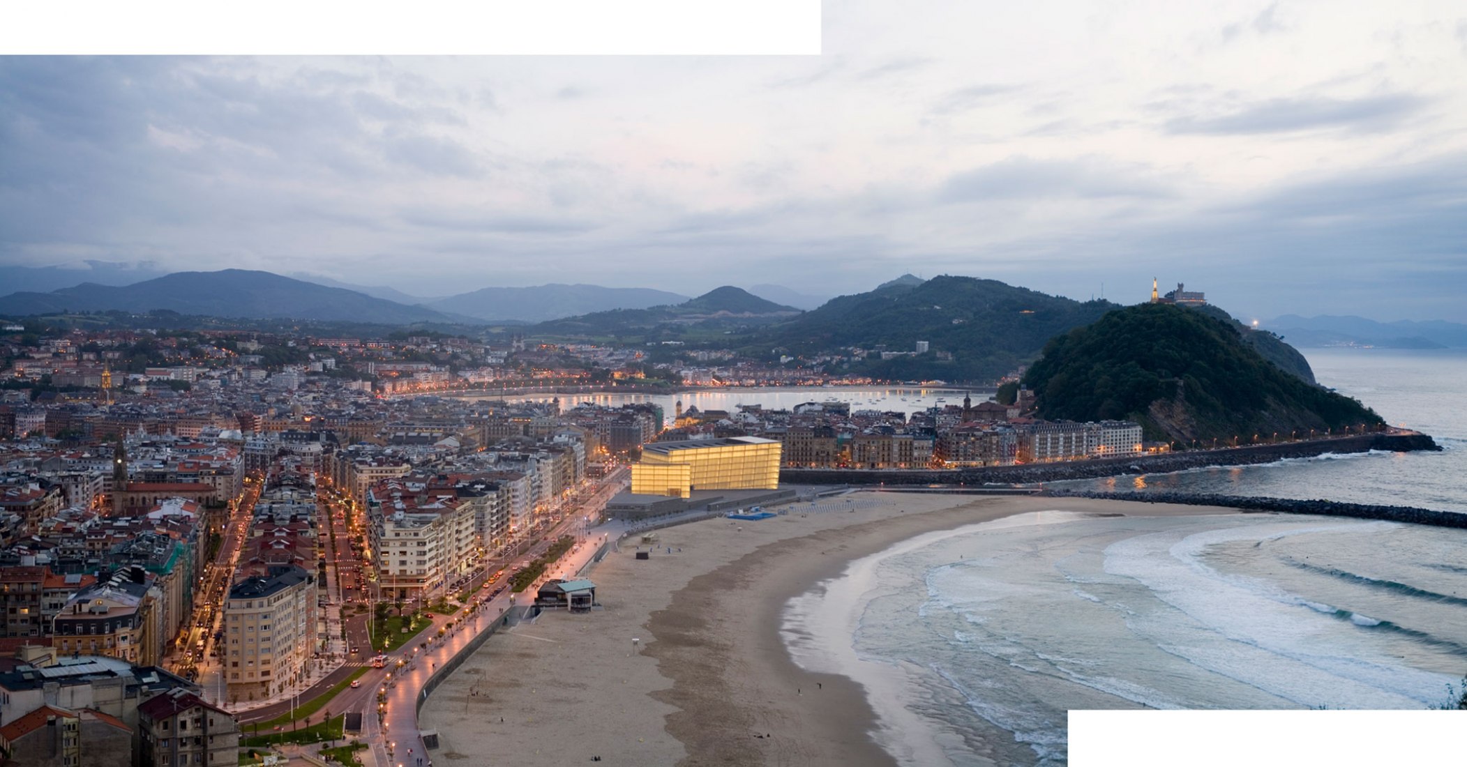 Centro de convenciones Kursaal, 1990-1999 por Rafael Moneo, San Sebastián, España. Fotografía por Michael Moran