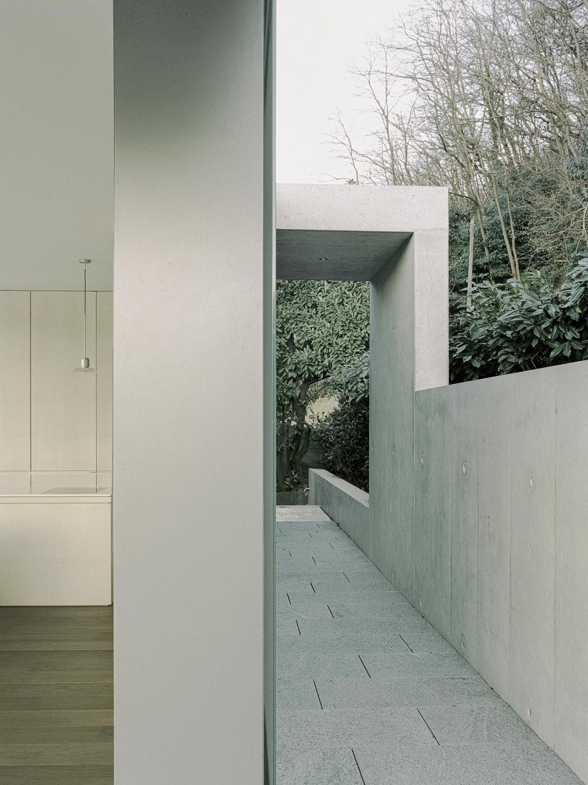 Holiday residence renovation in Lugano Lake by Raffaele Cammarata architect. Photograph by Simone Bossi