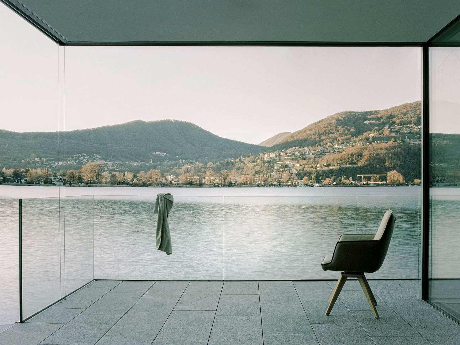 Holiday residence renovation in Lugano Lake by Raffaele Cammarata architect. Photograph by Simone Bossi
