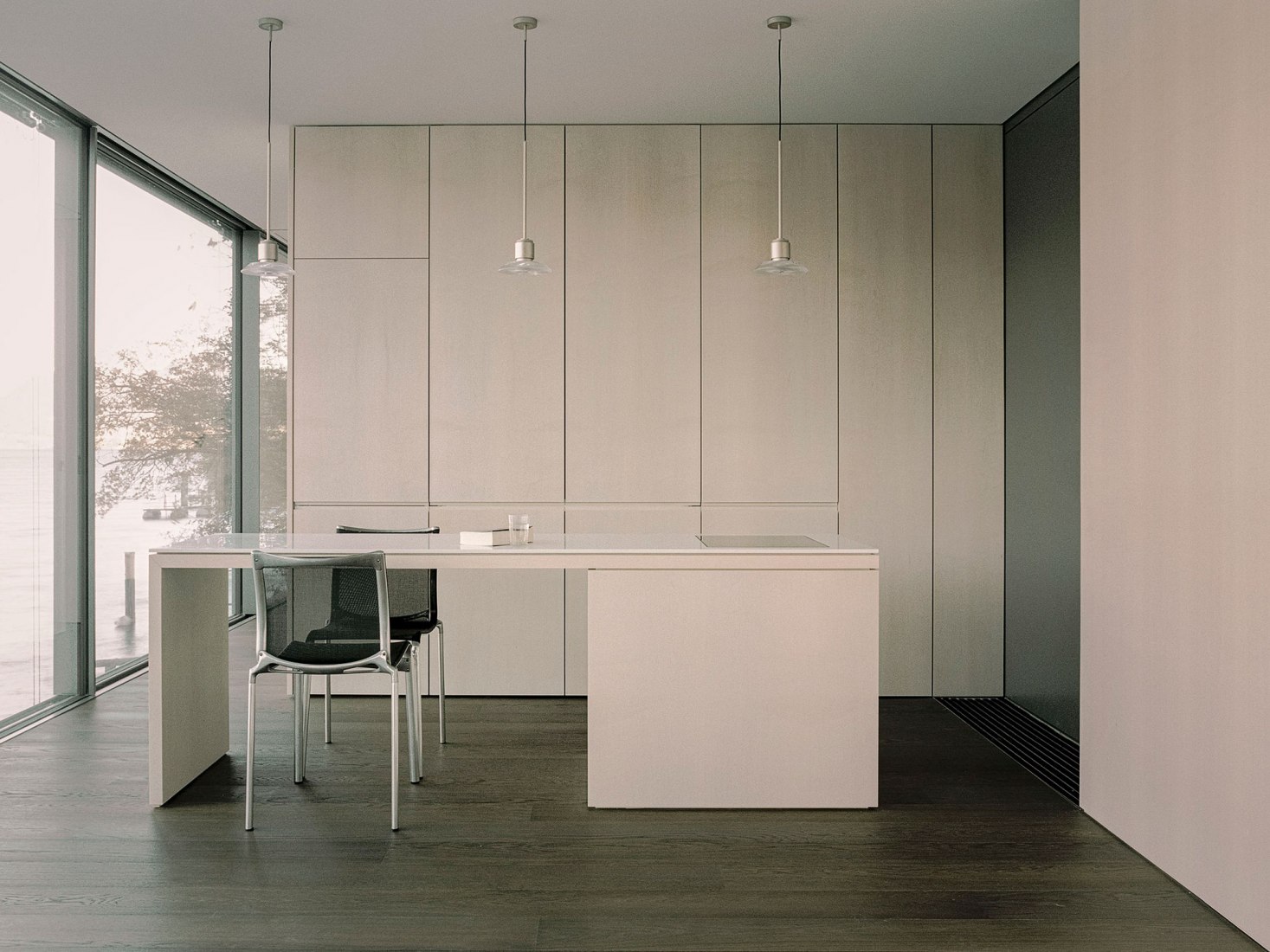 Holiday residence renovation in Lugano Lake by Raffaele Cammarata architect. Photograph by Simone Bossi