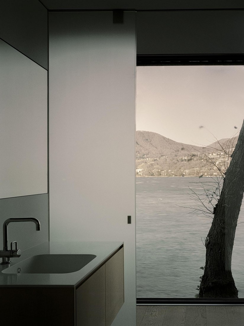 Holiday residence renovation in Lugano Lake by Raffaele Cammarata architect. Photograph by Simone Bossi