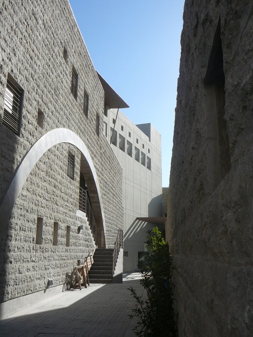 Abu Ghazaleh Mosque, Amman, Jordan, 2008. Photograph courtesy of Tamayouz Excellence Award.
