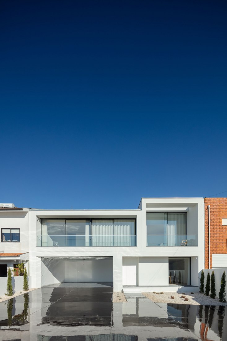 Senhora da Hora House por Raulino Silva. Fotografía por João Morgado