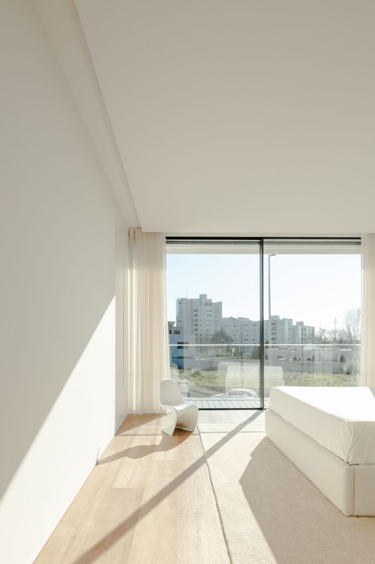 Senhora da Hora House por Raulino Silva. Fotografía por João Morgado