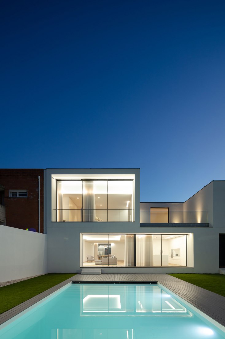 Senhora da Hora House por Raulino Silva. Fotografía por João Morgado