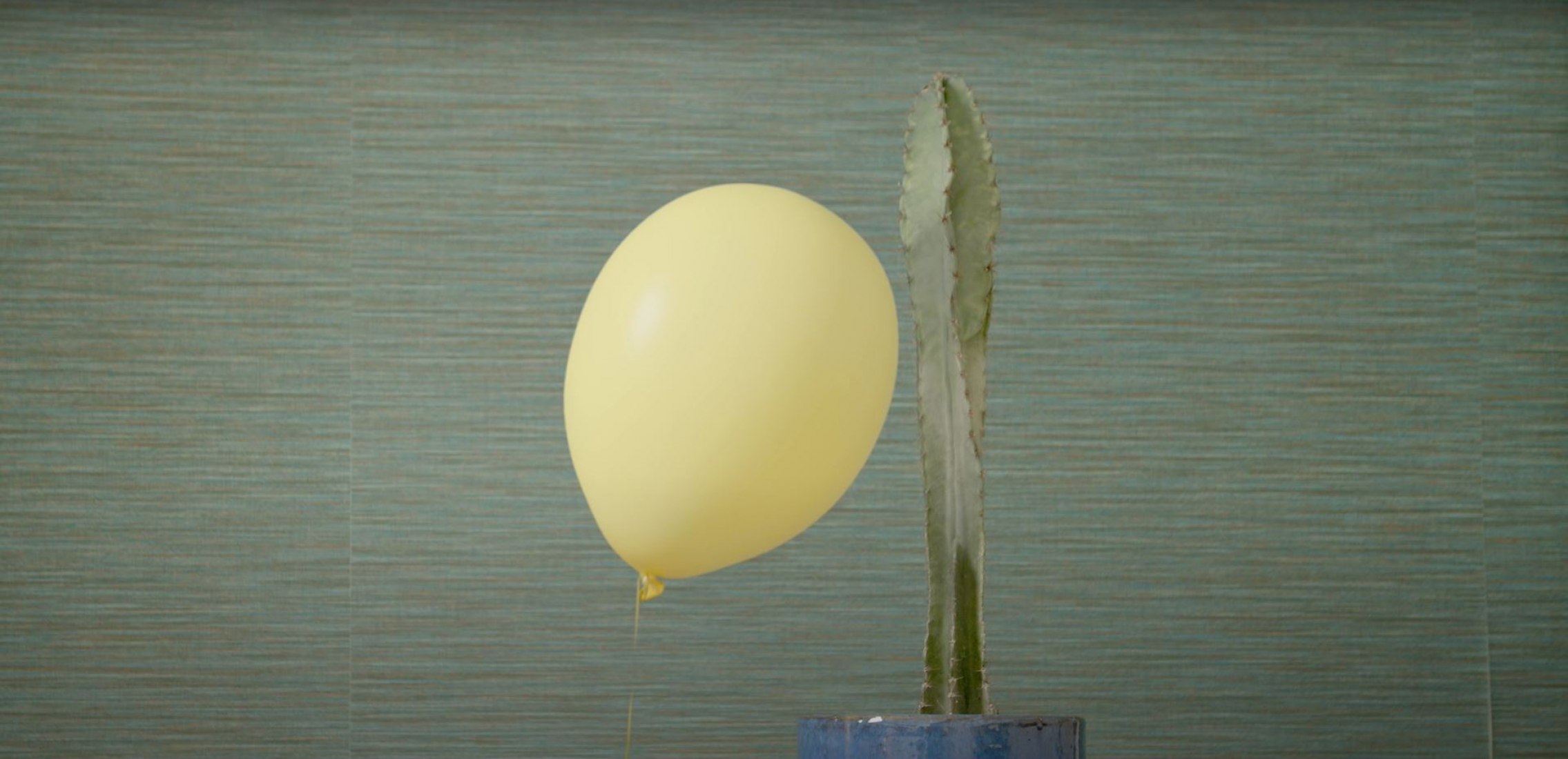 La mujer cactus y el hombre globo por Rayden.