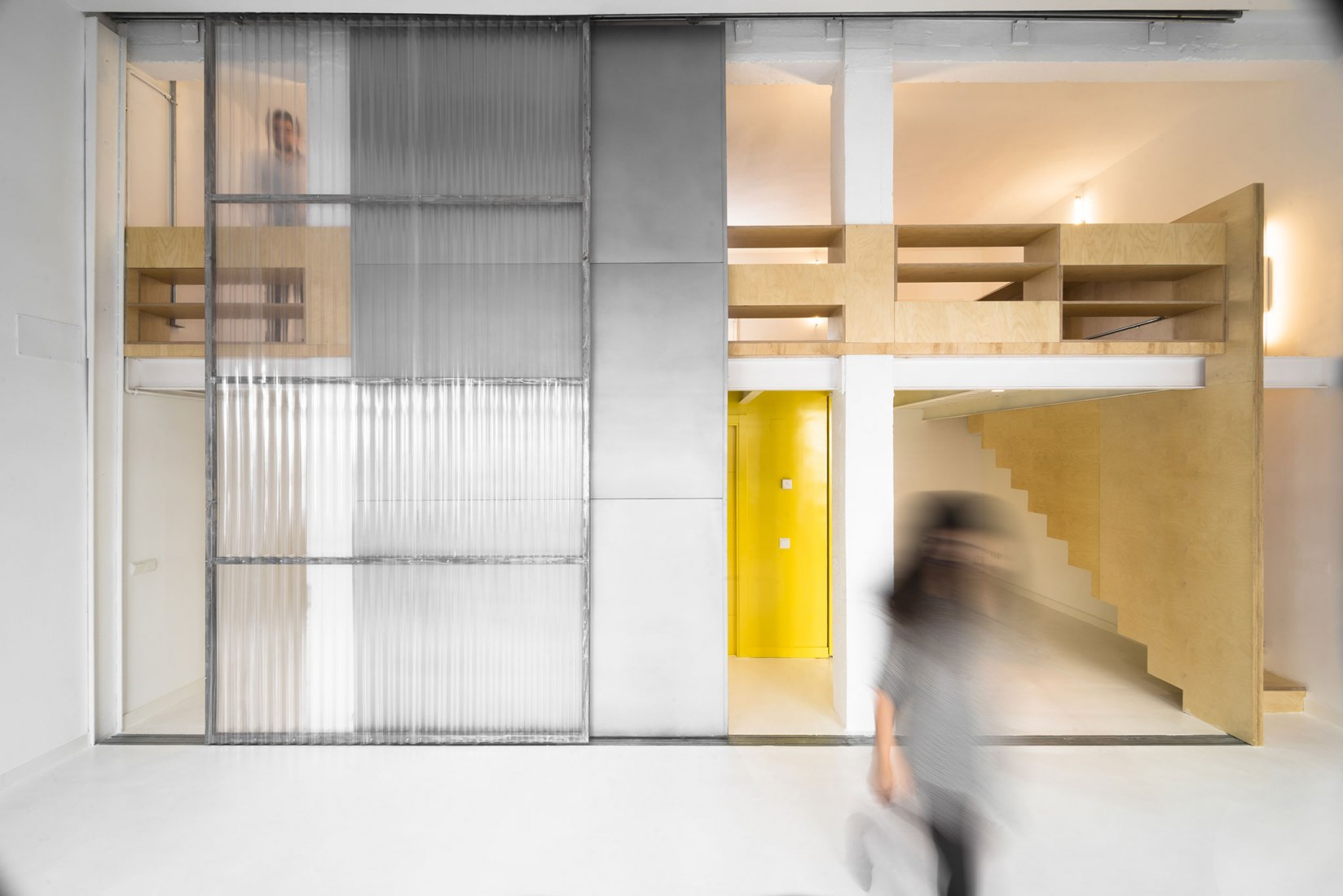 MULTIPLYING ARCHITECTURES (II). Loft Renovation by Idearch. Courtesy of the architects