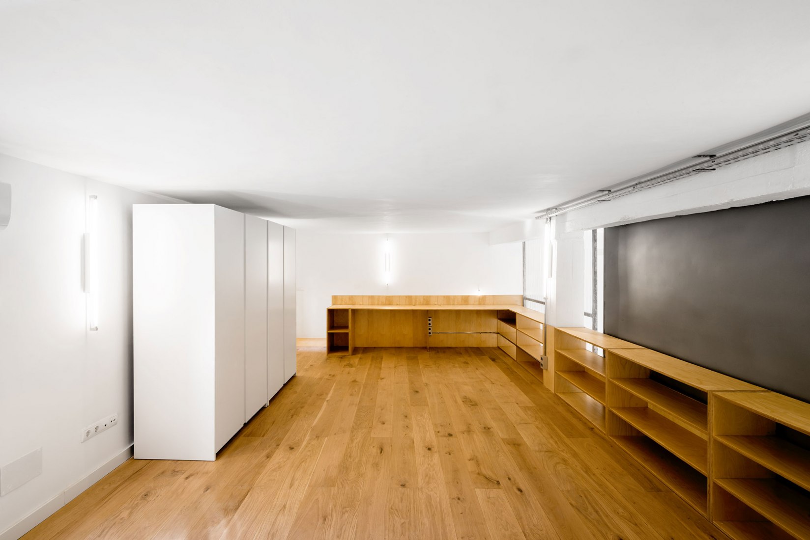 MULTIPLYING ARCHITECTURES (II). Loft Renovation by Idearch. Courtesy of the architects