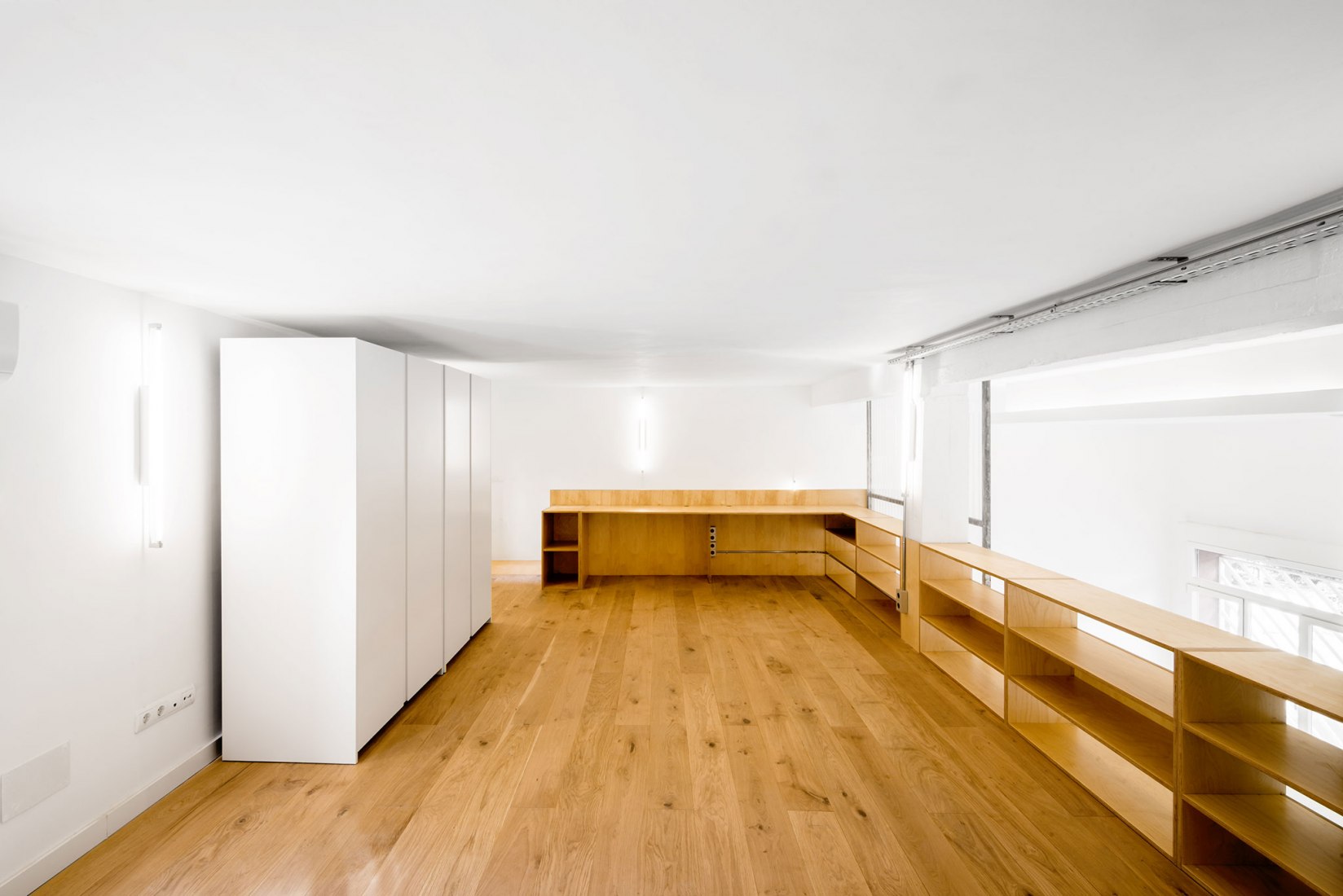 MULTIPLYING ARCHITECTURES (II). Loft Renovation by Idearch. Courtesy of the architects