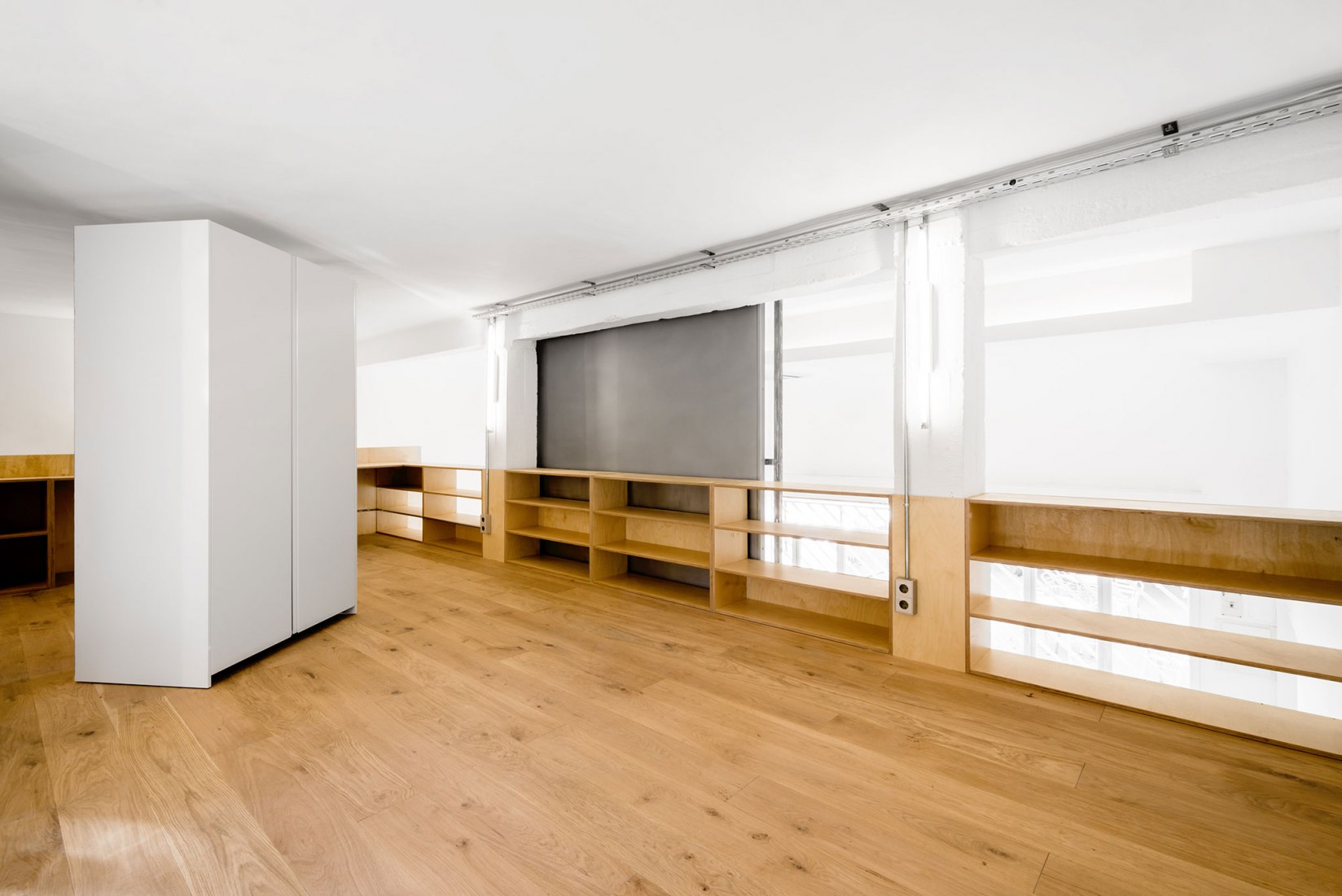 MULTIPLYING ARCHITECTURES (II). Loft Renovation by Idearch. Courtesy of the architects
