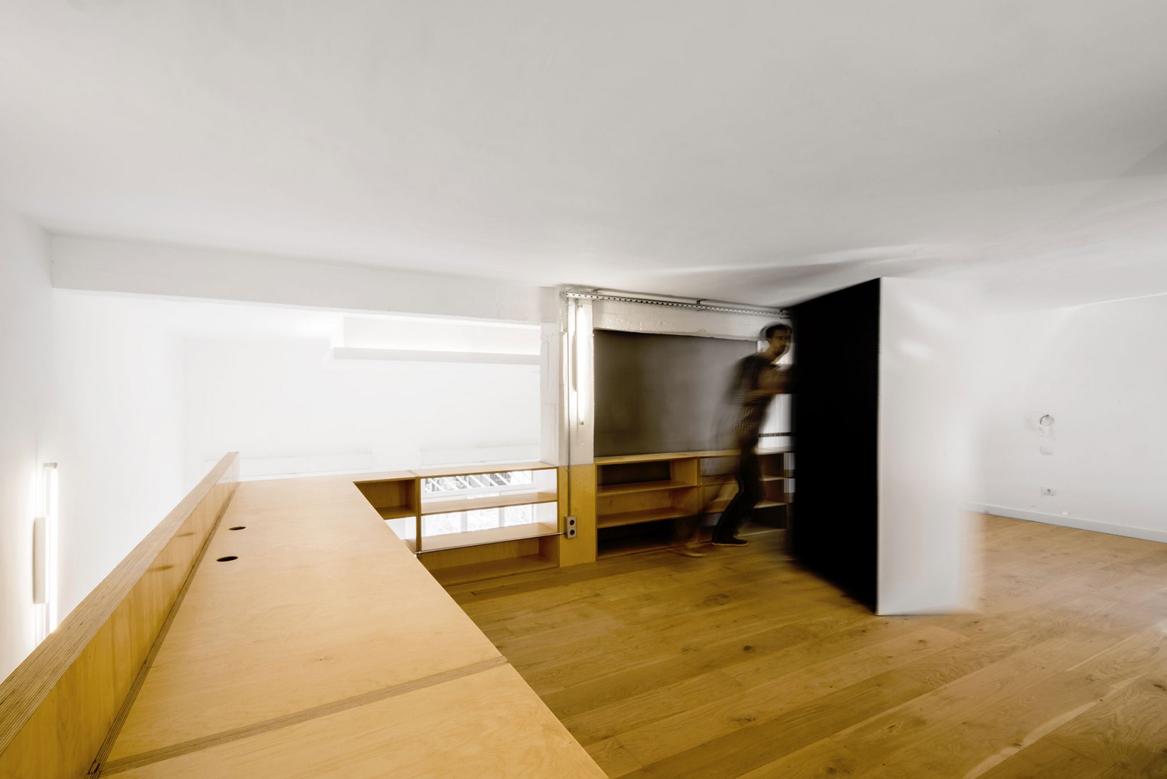 MULTIPLYING ARCHITECTURES (II). Loft Renovation by Idearch. Courtesy of the architects
