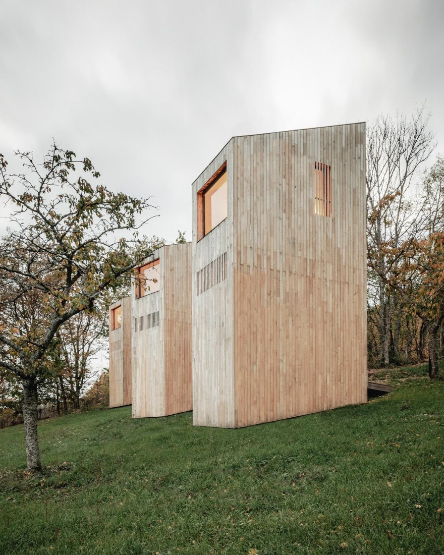 Pabellón árblol / Grass hytte. Hotel paisajístico Breitenbach por Reiulf Ramstad Arkitekter. Fotografía de Florent Michel @ 11h45