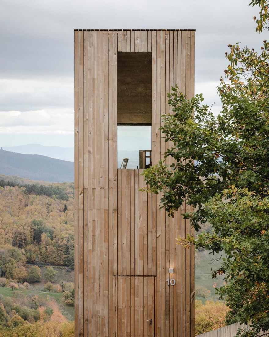 Pabellón árblol / Grass hytte. Hotel paisajístico Breitenbach por Reiulf Ramstad Arkitekter. Fotografía de Florent Michel @ 11h45