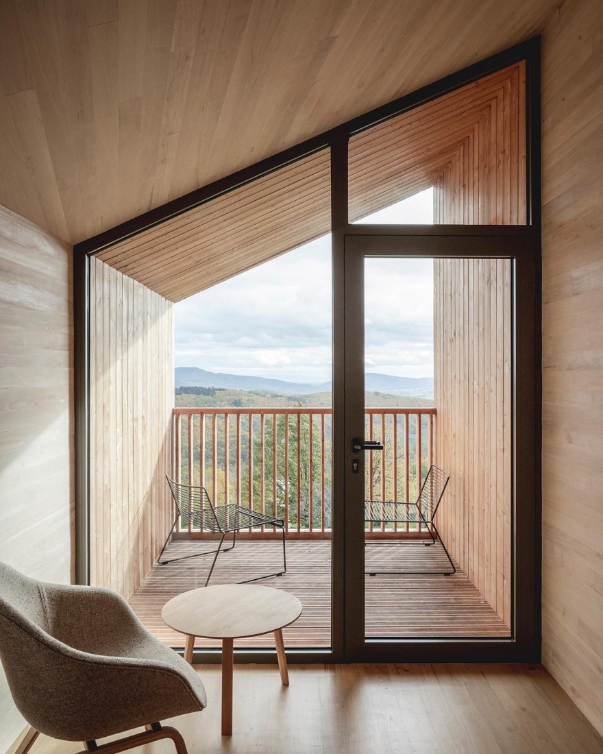 Segunda planta en el Pabellón montaña / Fjell hytte. Hotel paisajístico Breitenbach por Reiulf Ramstad Arkitekter. Fotografía de Florent Michel @ 11h45