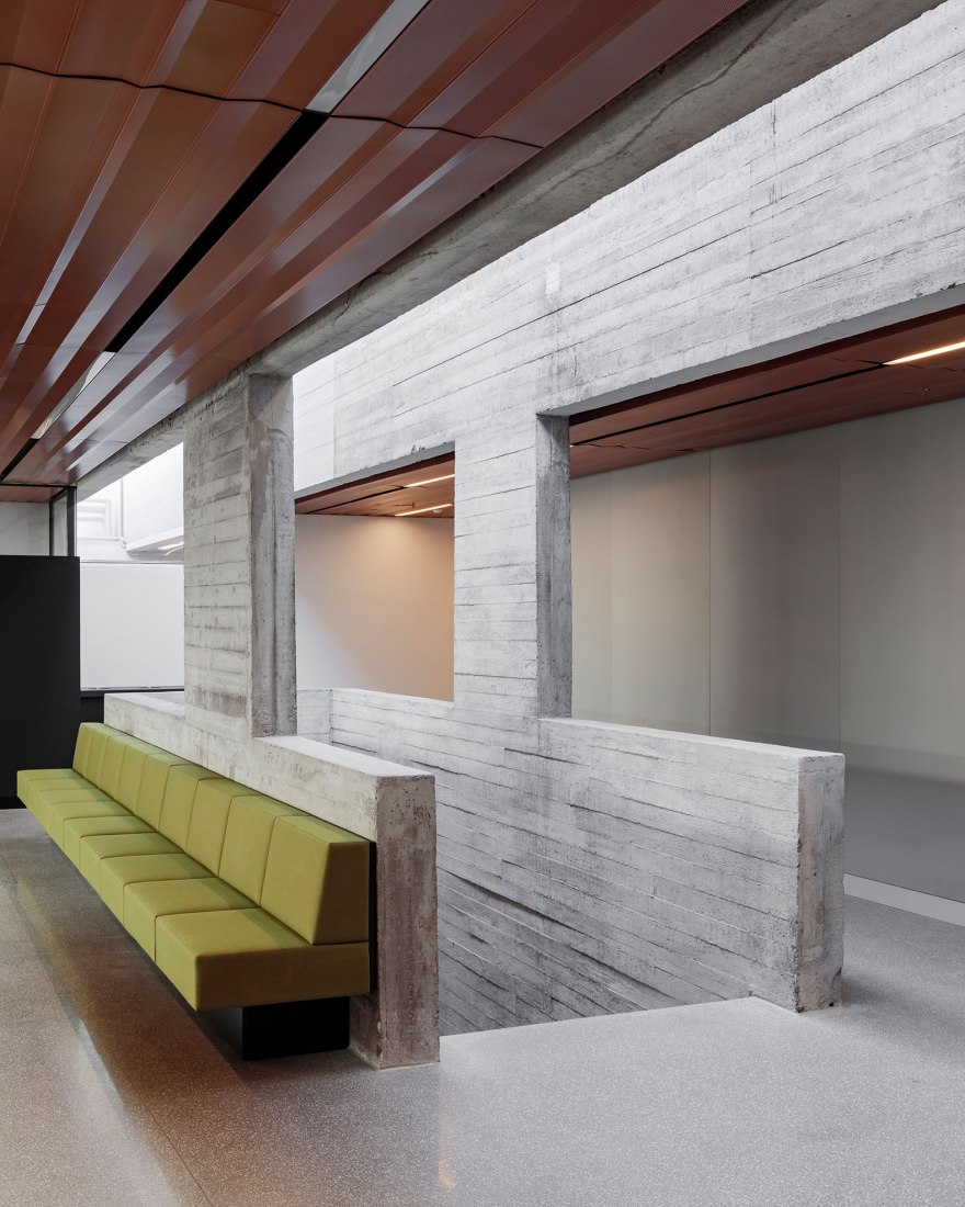 Vista Interior. Renovación del Edificio Principal de la Universidad Aalto por ALA Architects. Fotografía © Tuomas Uusheimo