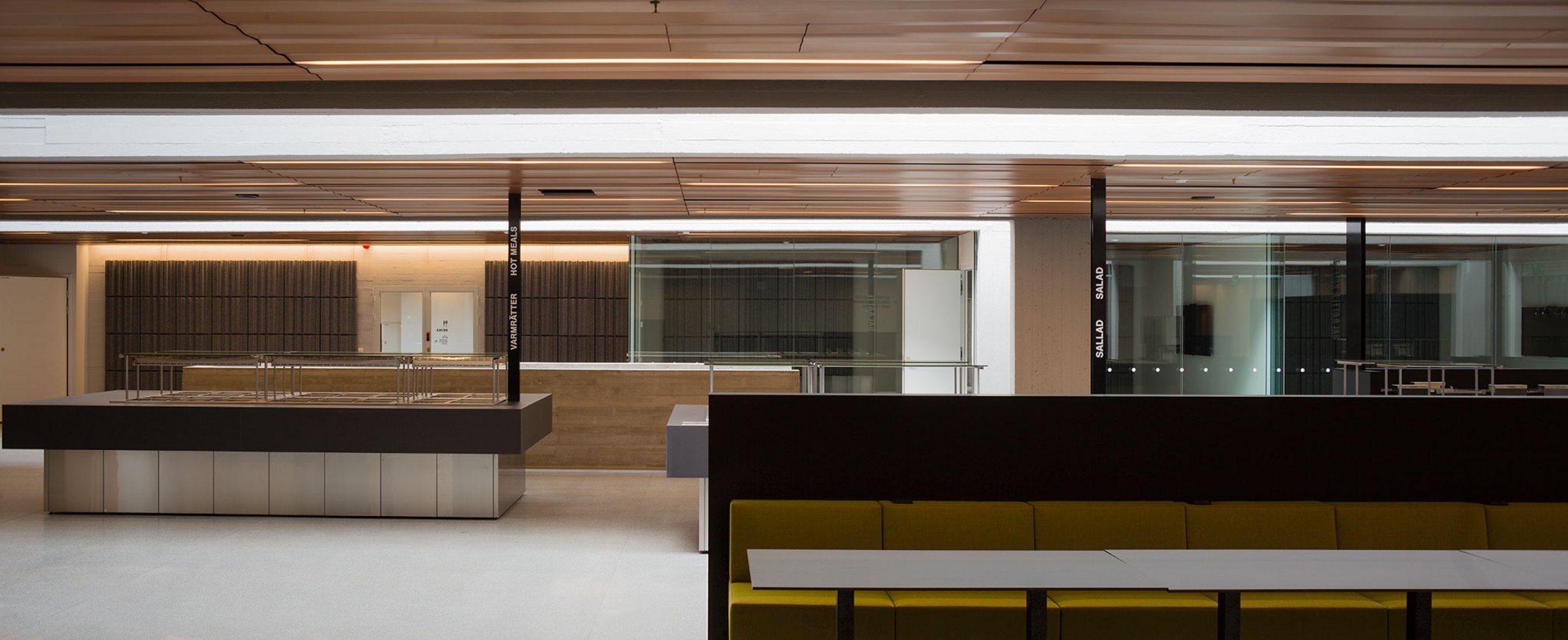 Vista Interior. Renovación del Edificio Principal de la Universidad Aalto por ALA Architects. Fotografía © Marc Goodwin