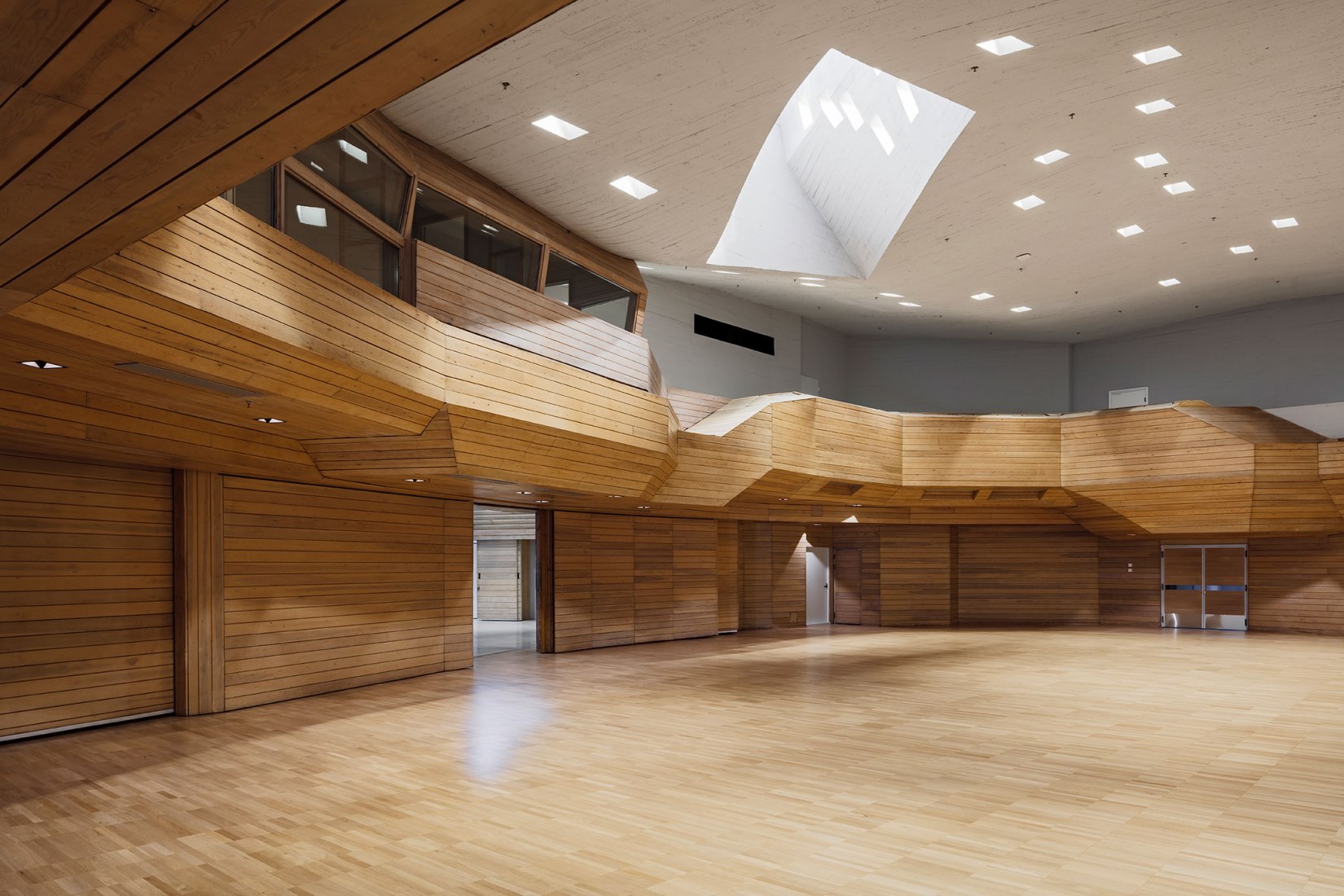 Vista Interior. Renovación del Edificio Principal de la Universidad Aalto por ALA Architects. Fotografía © Tuomas Uusheimo