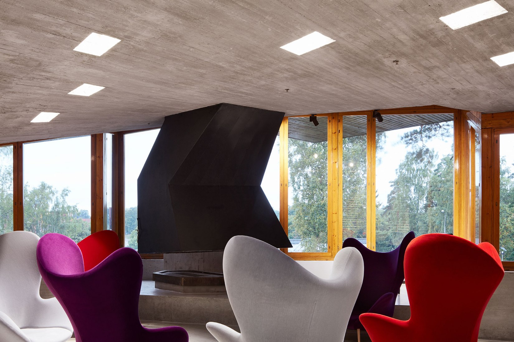Vista Interior. Renovación del Edificio Principal de la Universidad Aalto por ALA Architects. Fotografía © Tuomas Uusheimo