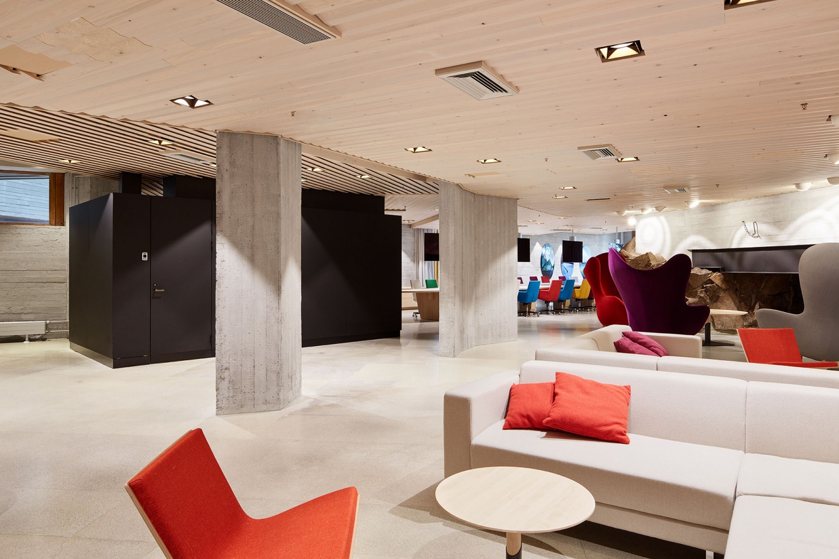 Vista Interior. Renovación del Edificio Principal de la Universidad Aalto por ALA Architects. Fotografía © Tuomas Uusheimo