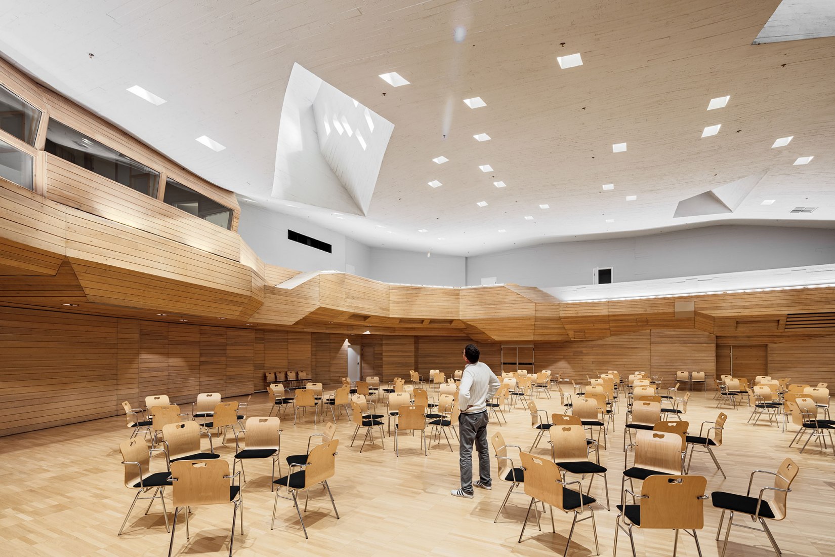 Vista Interior. Renovación del Edificio Principal de la Universidad Aalto por ALA Architects. Fotografía © Tuomas Uusheimo