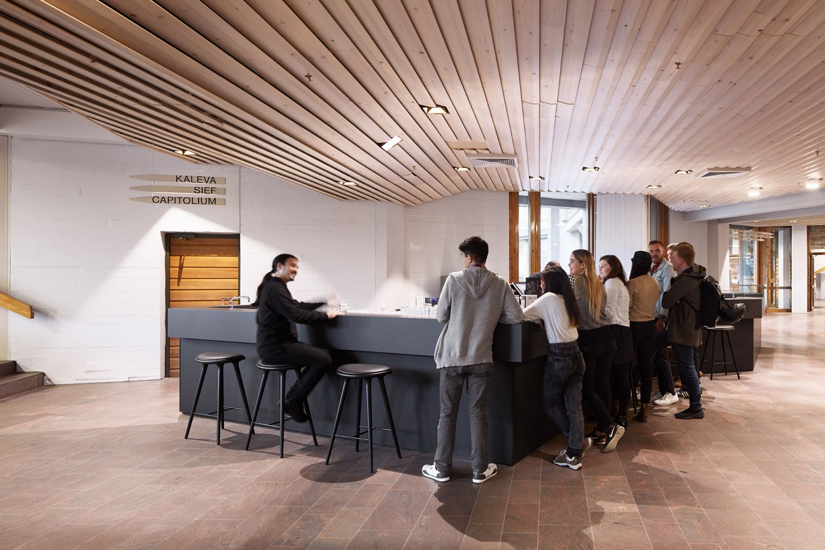 Vista Interior. Renovación del Edificio Principal de la Universidad Aalto por ALA Architects. Fotografía © Tuomas Uusheimoersity Main Building by ALA Architects. Photograph © Tuomas Uusheimo