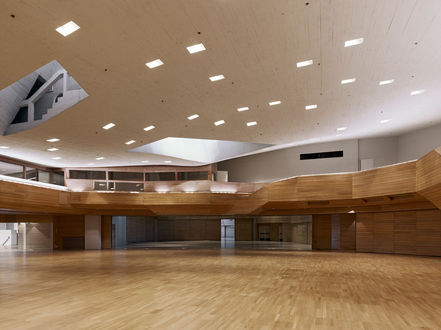 Vista Interior. Renovación del Edificio Principal de la Universidad Aalto por ALA Architects. Fotografía © Tuomas Uusheimo