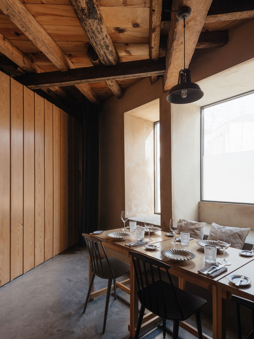 Renovación del edificio de la Antigua Sociedad de Cerámica por Luisa Bebiano Arquitectos y Atelier do Corvo. Fotografía de do mal o menos - Eduardo Nascimento.