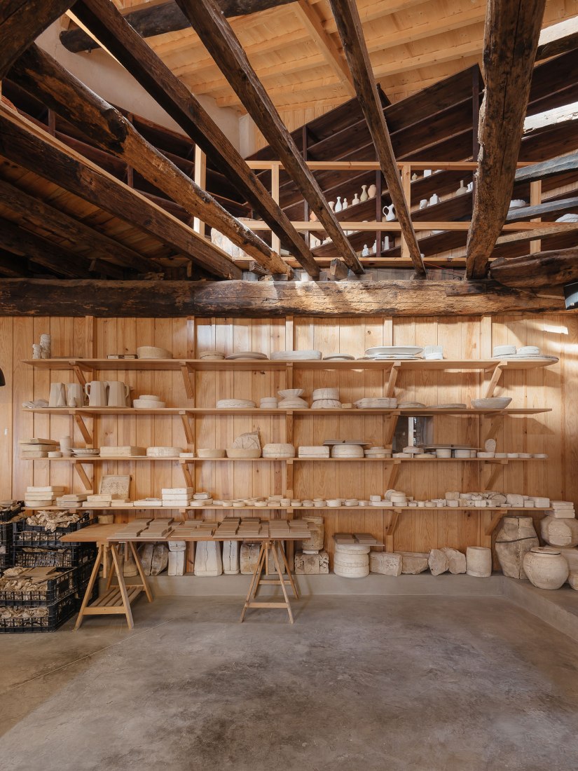 Renovación del edificio de la Antigua Sociedad de Cerámica por Luisa Bebiano Arquitectos y Atelier do Corvo. Fotografía de do mal o menos - Eduardo Nascimento.