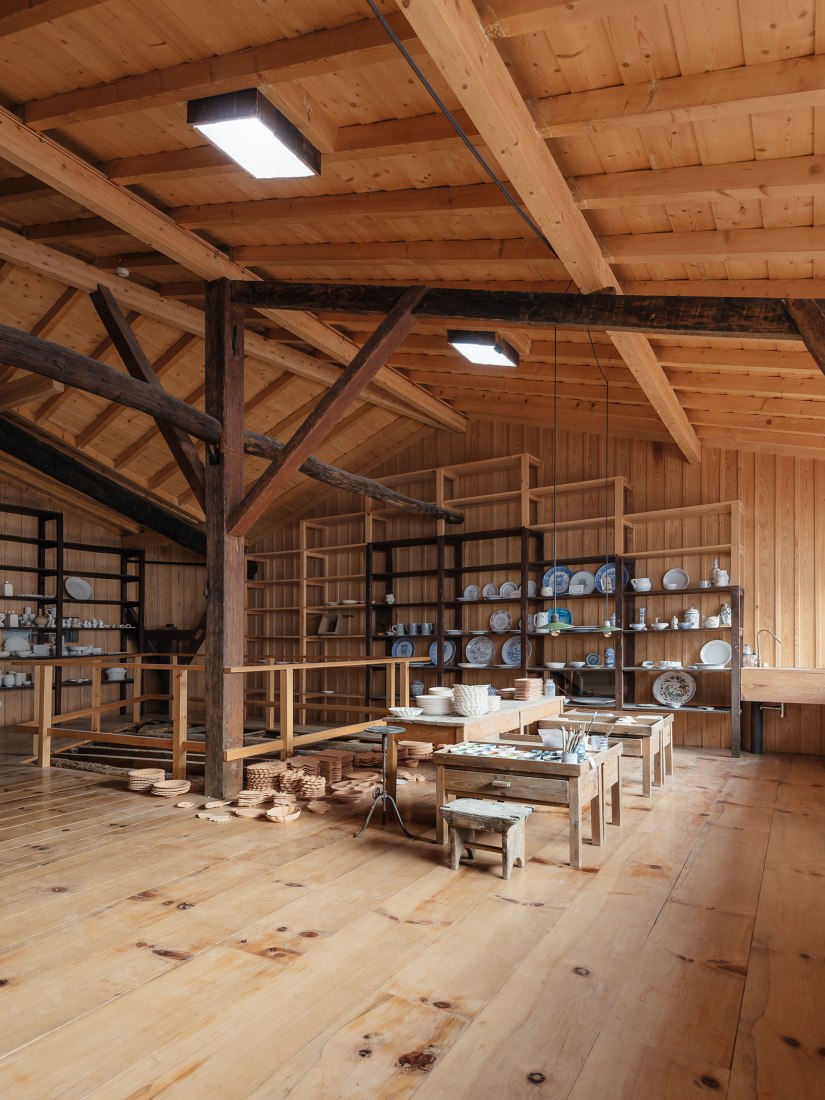 Renovación del edificio de la Antigua Sociedad de Cerámica por Luisa Bebiano Arquitectos y Atelier do Corvo. Fotografía de do mal o menos - Eduardo Nascimento.