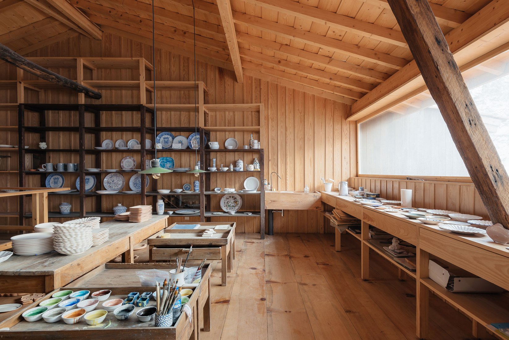 Renovación del edificio de la Antigua Sociedad de Cerámica por Luisa Bebiano Arquitectos y Atelier do Corvo. Fotografía de do mal o menos - Eduardo Nascimento.