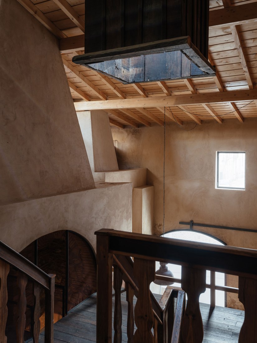 Renovación del edificio de la Antigua Sociedad de Cerámica por Luisa Bebiano Arquitectos y Atelier do Corvo. Fotografía de do mal o menos - Eduardo Nascimento.